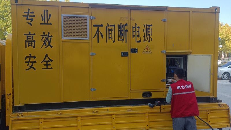 乐业柴油发电机组和UPS电源配合使用时，如何避免切换过程中的电力中断？